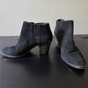 Steve Madden Black Suede Ankle Boots 9